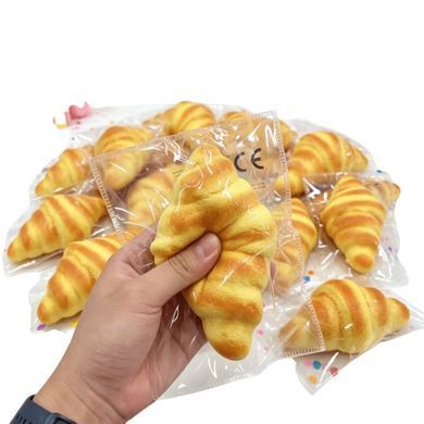 Игрушка Сквиш антистрес Круассан 13см 0910